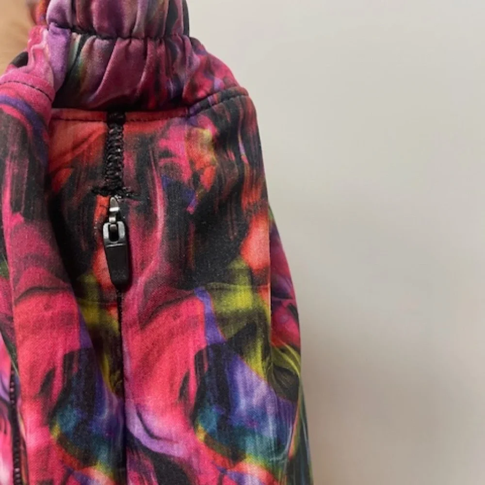 EUC Lululemon Hotty Hot High Rise Shorts 2.5" Hyper Flow - Picture 5 of 8